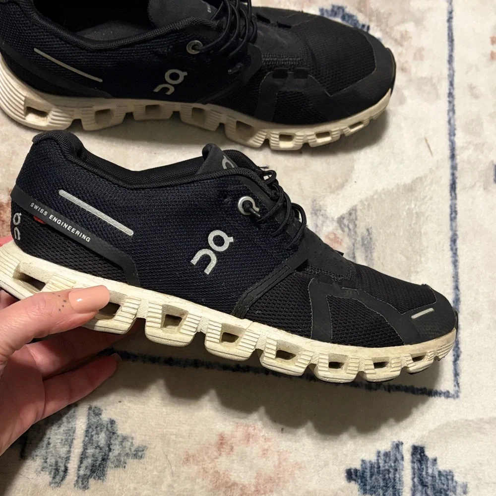 On Running Womens Black and White Sneakers size 6.5 - Picture 2 of 12